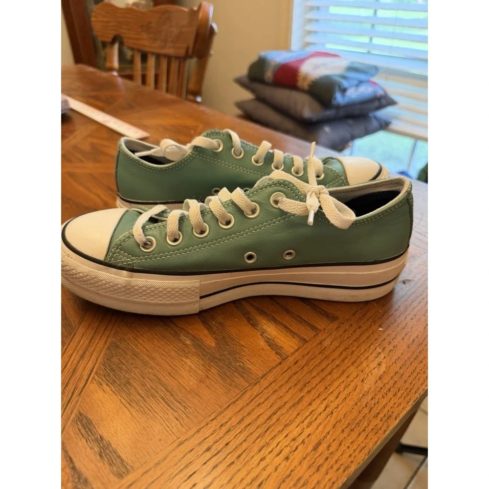 Converse Unisex Chuck Taylor All Star Leather Low Top sneakers Style A07861C